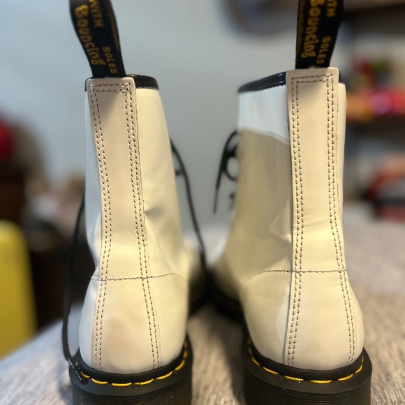 White Dr. Martens boots - Picture 2 of 7